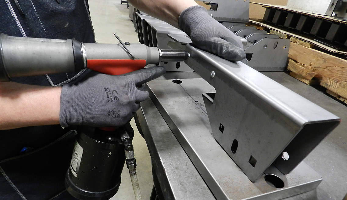 Assembly of Chicago Clamp Anchors
